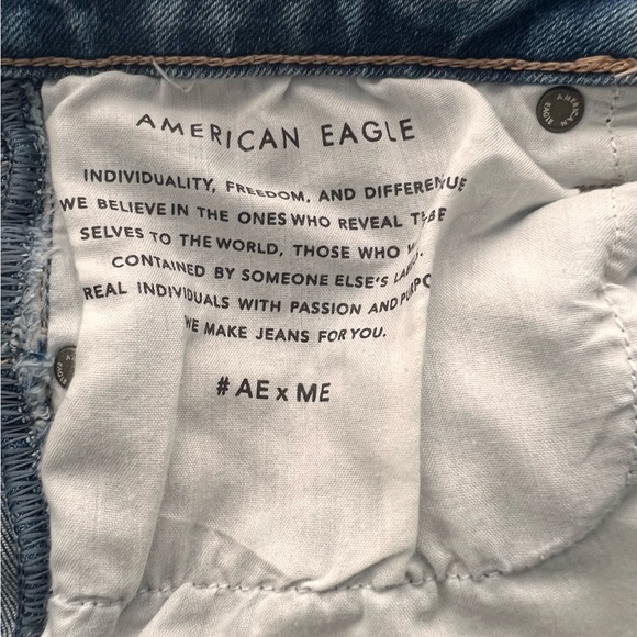 American Eagle Outfitters Super Hi Rise Flare Stretch Distressed Shorts Size 8 - Picture 6 of 7